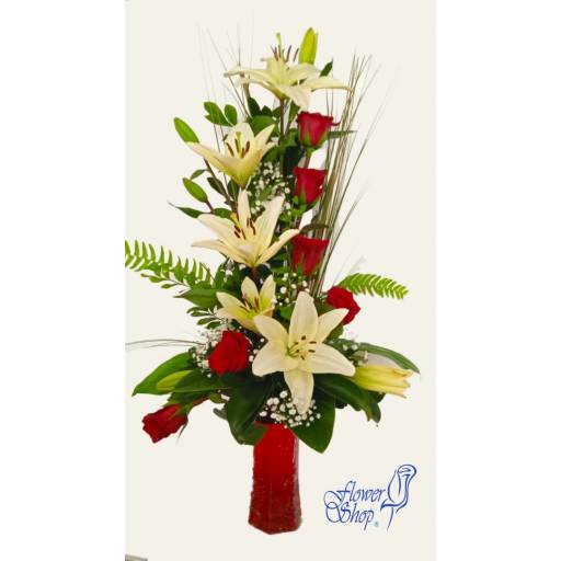 Fino Arreglo de rosas y liliums