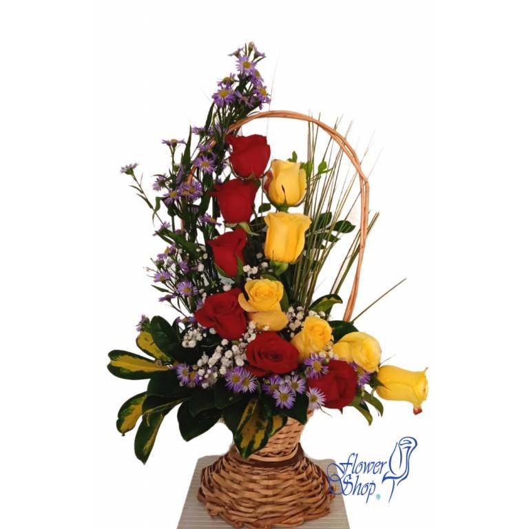 Arreglo con 12 Rosas y Margaritas lilas